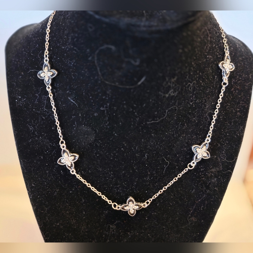 Elegant Silver Floral Necklace